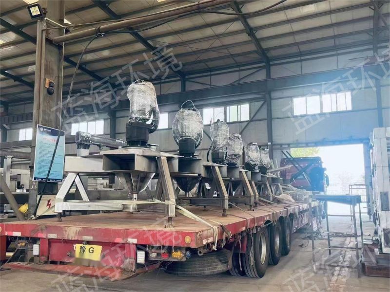 刮泥機、雙曲面攪拌機、潛水曝氣機發(fā)貨