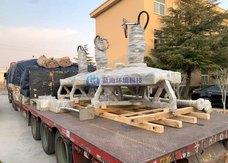 3臺7.5kw潛水攪拌曝氣一體機發貨伊朗